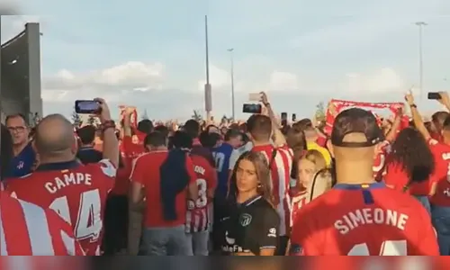 Atlético suspende três sócios por racismo contra Vinícius Júnior