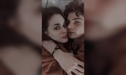 Casal de irmãos assume 'namoro' em rede social e choca internet