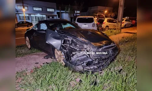 Veículo avaliado em mais de R$ 1 milhão é destruído após acidente