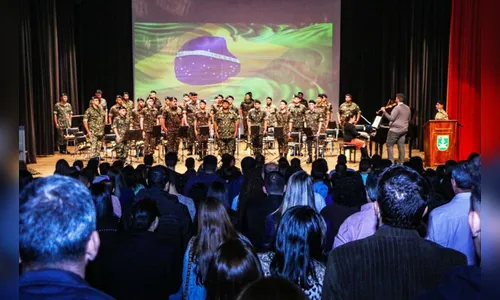 Apresentação da banda do 30º BIMec lota o Cine Fênix, em Apucarana