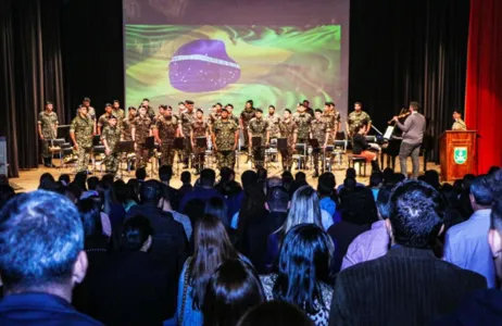 o momento contou com músicos convidados e a banda do Maestro João Florindo