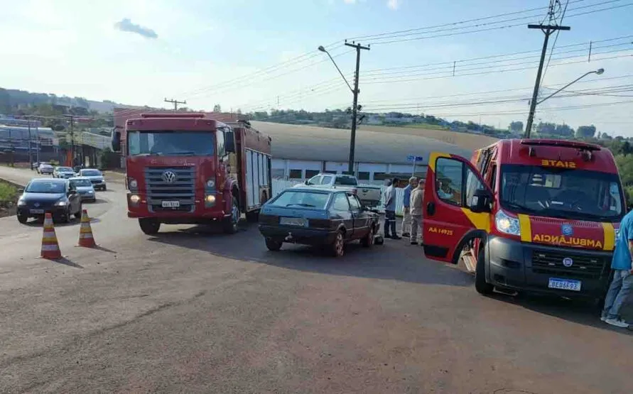 A batida envolveu um carro e uma moto, foi próximo a nova sede dos bombeiros
