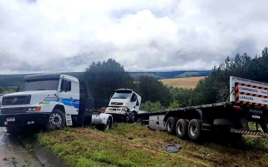 O acidente foi na manhã desta sexta-feira (21) na BR-277, no município de Teixeira Soares