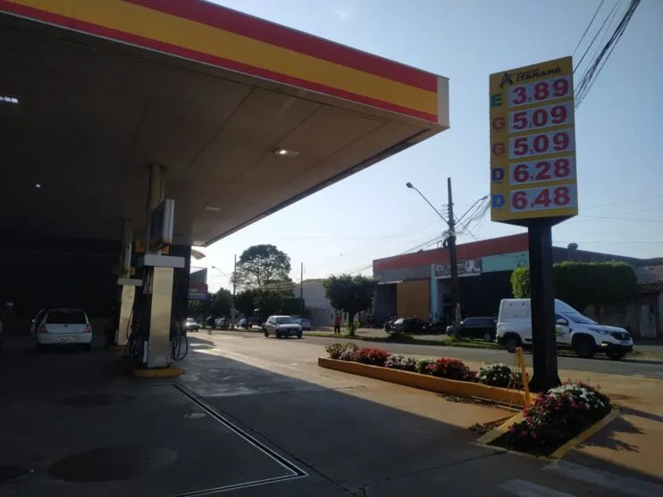 Postos de combustíveis reajustaram os preços nesta segunda-feira em Apucarana