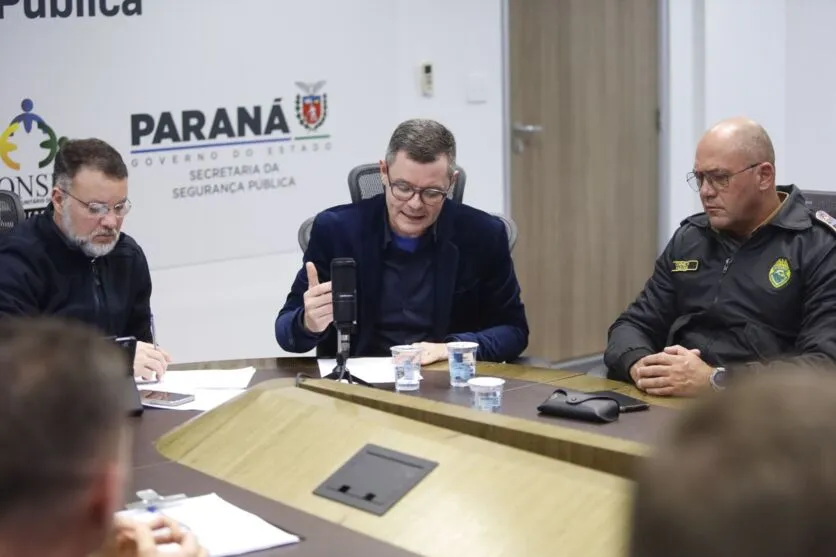 Representante do MPPR em reunião com integrantes com a cúpula da Segurança Pública do Paraná
