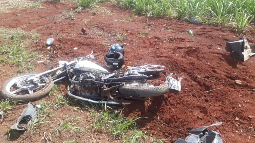 A colisão deixou um homem e uma mulher que estavam na moto com placas de Marumbi em estado grave