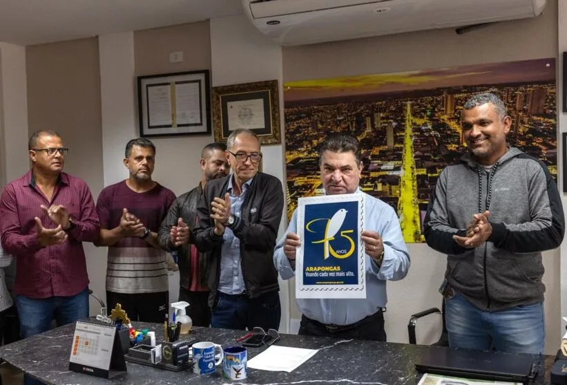 Abrindo as comemorações do aniversário de Arapongas, o prefeito Sérgio Onofre lançou nesta sexta-feira (7), o Selo Comemorativo dos 75 Anos do município