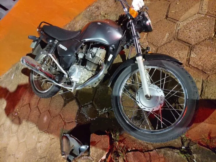 Acidente ocorreu entre duas motocicletas em frente à delegacia de Apucarana