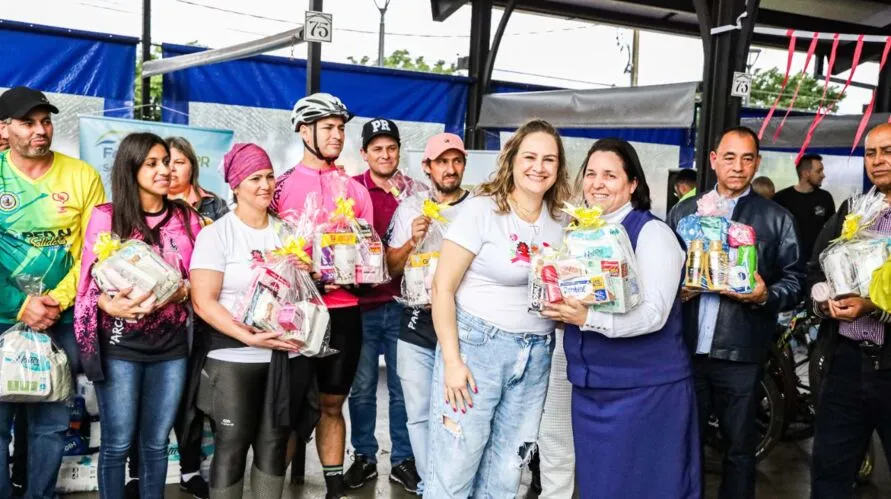 Angélica Zielinski, idealizadora da campanha, ao lado da Irmã Geovana Ramos, do Hospital da Providência