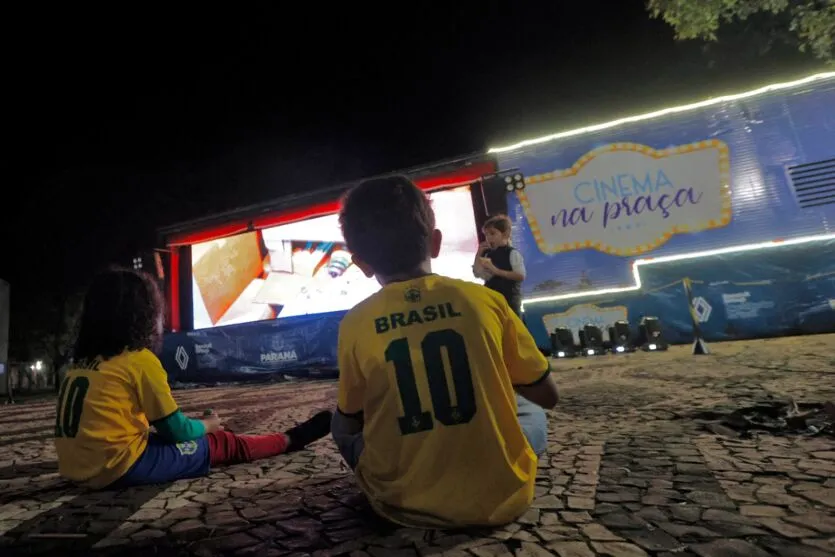 Dia das Crianças de Jandaia do Sul teve como presente exibições do Cinema na Praça