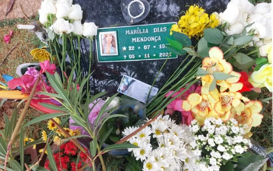 Flores e cartas foram deixadas para a eterna Rainha da Sofrência, em Goiânia