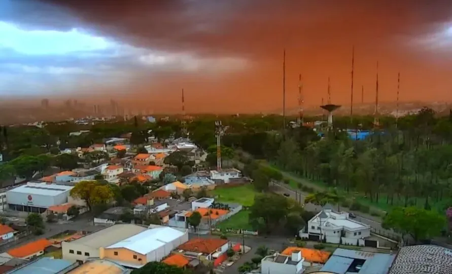 Maringá registra tempestade de poeira com ventos de 90 km/h