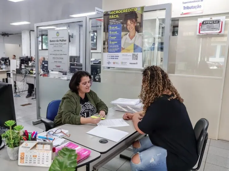 No período, 156 contratos foram assinados dentro dos programas de fomento “Microcrédito Fácil” (54) e “Banco da Mulher Paranaense” (102)