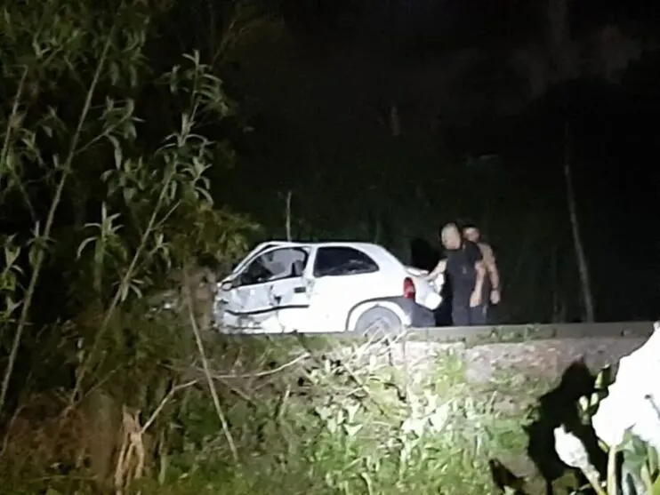 O acidente foi por volta das 22h30 desta quarta-feira (19), em Piraquara