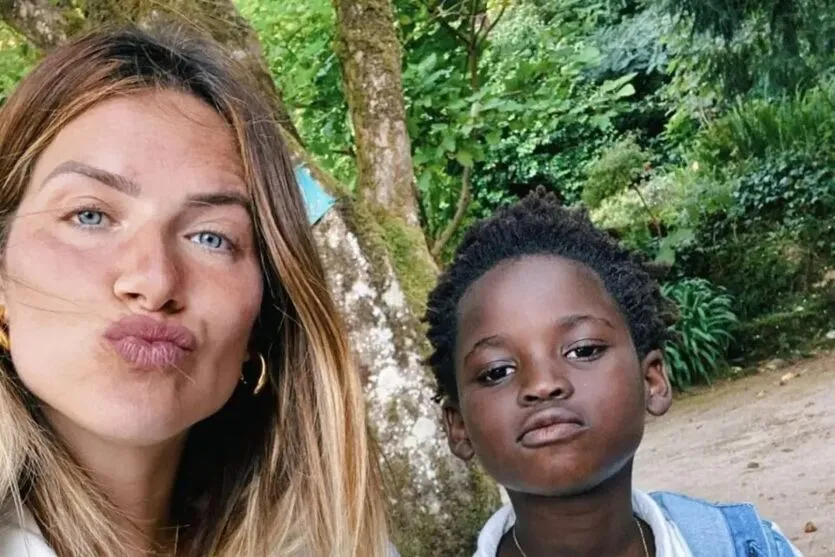 O menino, de 9 anos, estava jogando enquanto os pais assistiam a uma série na televisão