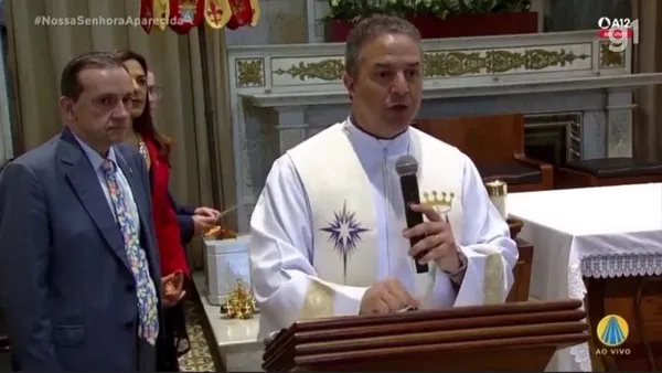 O sacerdote fez o comentário após Bolsonaro e Tarcísio de Freitas participarem da missa de celebração a Nossa Senhora Aparecida, padroeira do Brasil