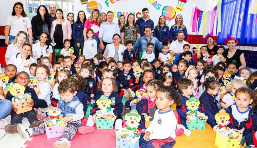 Os centros infantis e escolas da rede municipal de Apucarana promoveram festas, brincadeiras, jogos, teatros e outras atividades lúdicas nesta semana