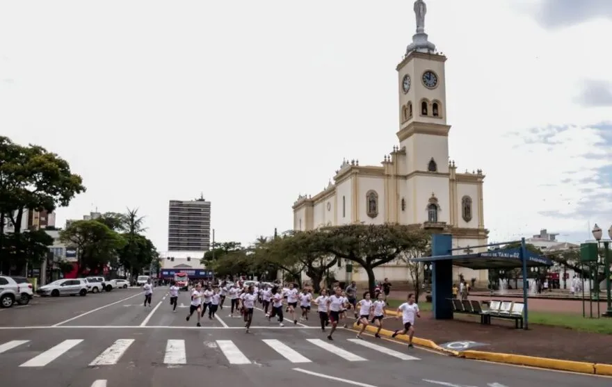 Os melhores colocados de cada categoria receberam troféus e medalhas e se credenciaram para participar da Prova Pedestre São Silvestrinha