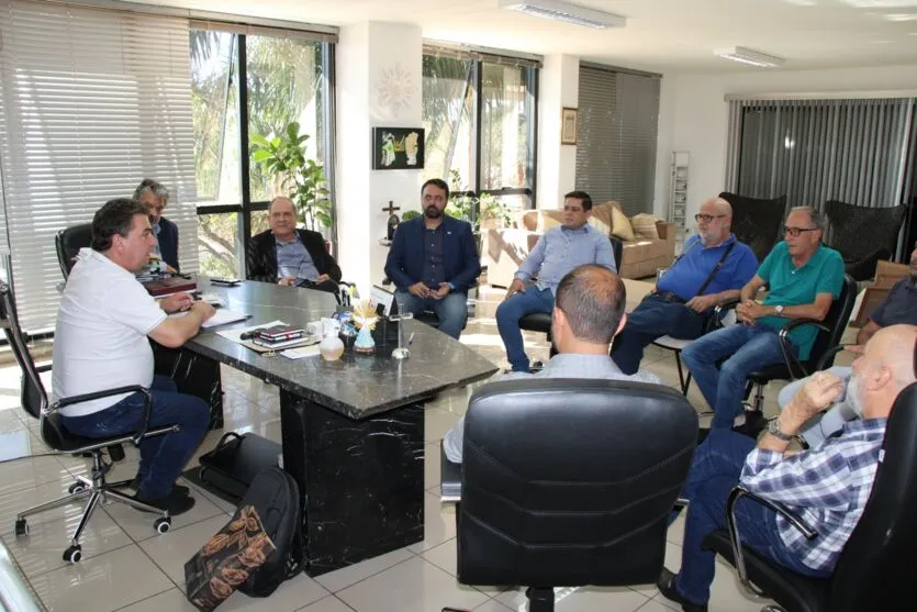 Representantes da Azul Linhas Aéreas se reuniram com o prefeito Sérgio Onofre na tarde da última quarta-feira (26)