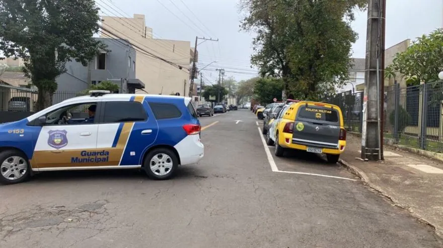 Rua em frente ao Fórum teve o trânsito fechado nesta terça-feira