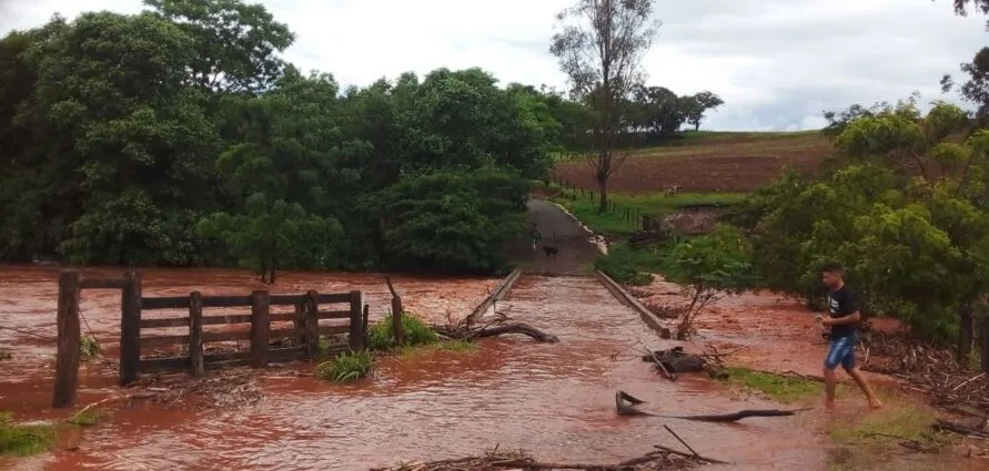 Temporal provocou alagamentos em Rio Bom