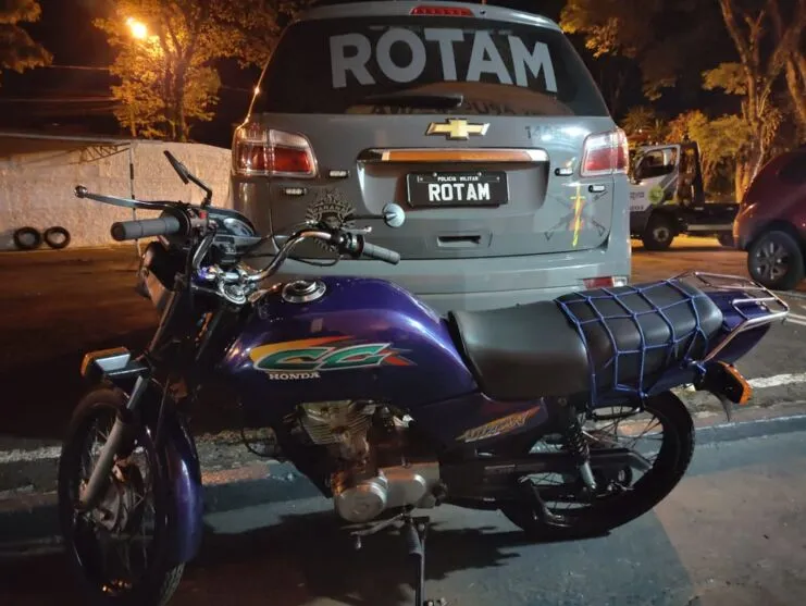 Uma equipe ROTAM estava em patrulhamento quando viu uma motocicleta circulando em atitude suspeita