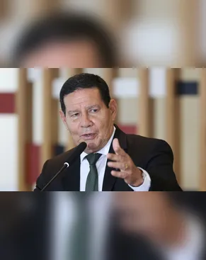 Mourão assume derrota, critica golpismo e fala em voltar 'mais forte'