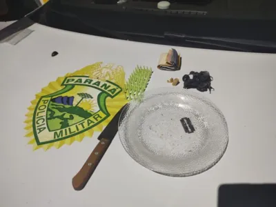 A droga, dinheiro e objetos apreendidos no ponto de drogas em Rio Bom