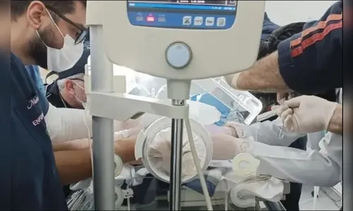 Sem saber que estava grávida, jovem dá à luz em banheiro; entenda