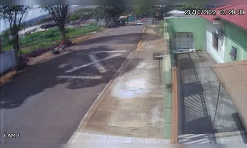 Homem agride andarilho que dormia em calçada de bairro em Apucarana