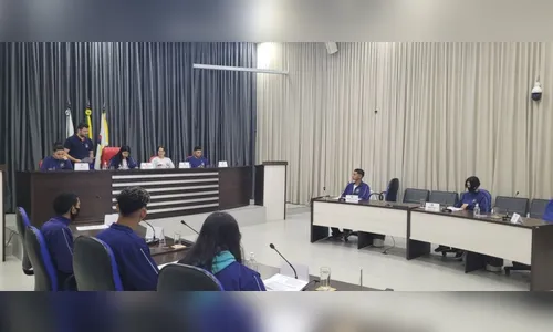 Parlamento Jovem de Apucarana realiza primeira sessão ordinária; veja