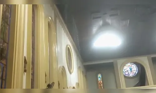 Chuva causa transtornos em Marilândia do Sul; enxurrada invade igreja