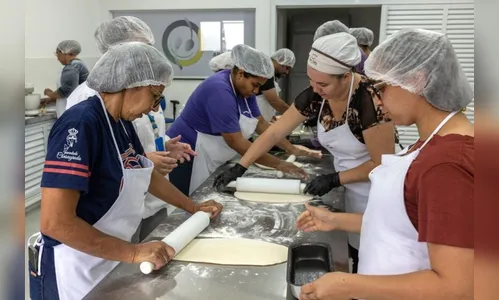 Cozinha Escola inicia aulas do curso de preparo de pães e bolachas