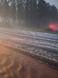 De acordo com moradores de Mauá, a chuva, que teve início por volta das 18h15, durou cerca de 30 minutos