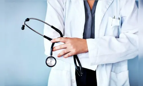 CRM-PR presta homenagem aos médicos na passagem de seu dia