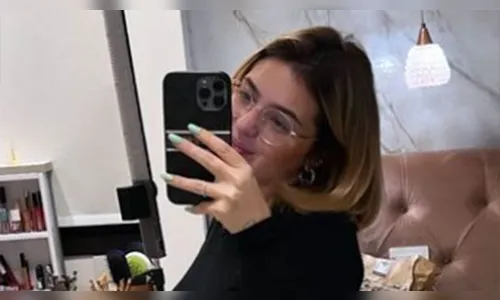 Viih Tube exibe a barriguinha para os fãs