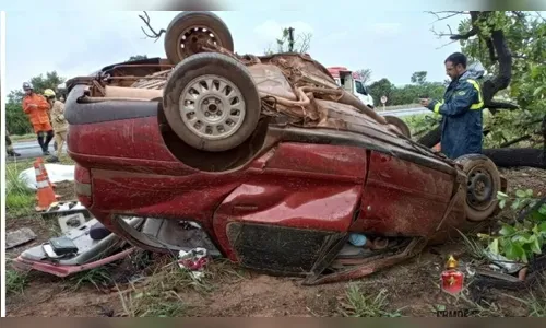 Casal morre e criança fica ferida após acidente; mulher estava grávida