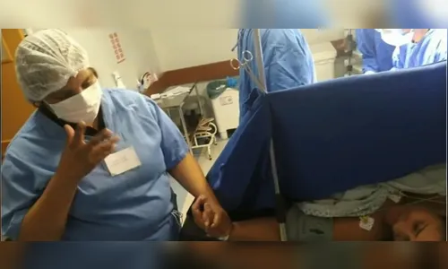 Intérprete de libras acompanha parto de gestante surda no Paraná