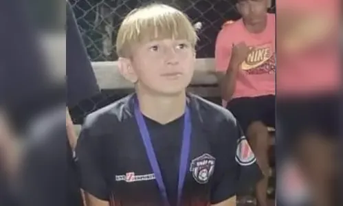 Jovem morre ao ser atingido por trave em festa do próprio aniversário