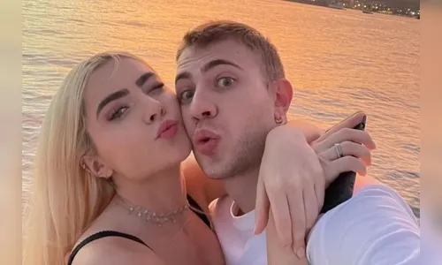 Leo Picon mostra partes íntimas durante vídeo ao vivo de Jade; veja