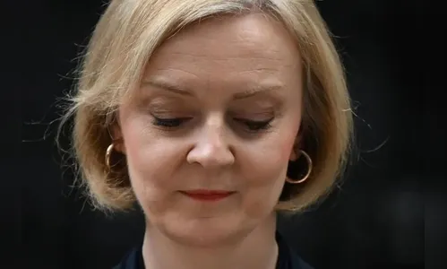 Após 45 dias de governo, primeira-ministra do Reino Unido deixa cargo