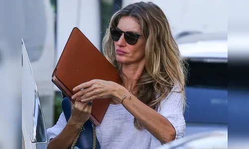 No momento, Gisele estava muito séria e seguiu rapidamente para o seu carro