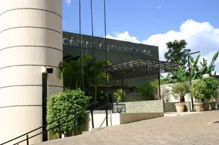 O Gaeco cumpriu dois mandados de busca e apreensão na Câmara de Foz do Iguaçu