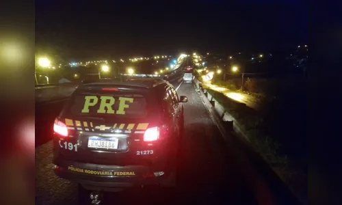 Jovem de 24 anos morre na BR-376 ao ser arremessado após cair da moto