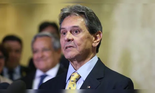 Após horas de resistência à prisão, Roberto Jefferson chega a cadeia