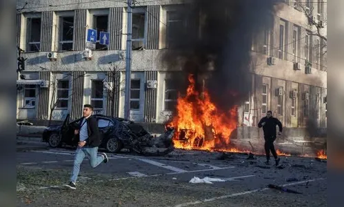 Vídeo: Bombardeio russo deixa 11 mortos em Kiev, capital da Ucrânia