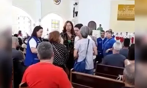 Mulher discute com padre após ele citar Marielle em missa; vídeo