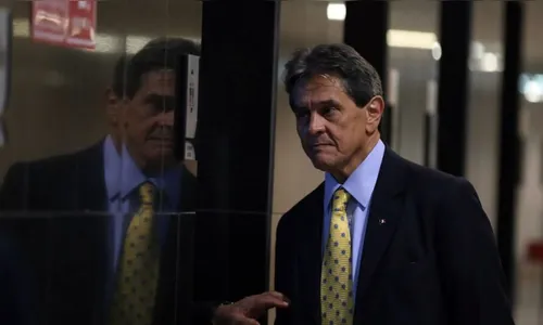 Roberto Jefferson se entrega após atacar policiais federais