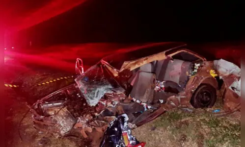 Colisão entre carro e ônibus deixa uma pessoa morta na PR-182