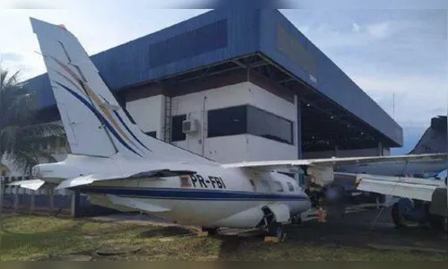 Avião bimotor apreendido do tráfico de drogas será leiloado; entenda